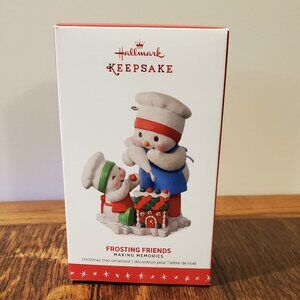 Hallmark Keepsake Making Memories "Frosting Friends Christmas Ornament